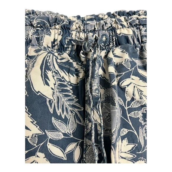 American Eagle Shorts Floral Mini XS Blue Mini Casual Preppy - Picture 2 of 4